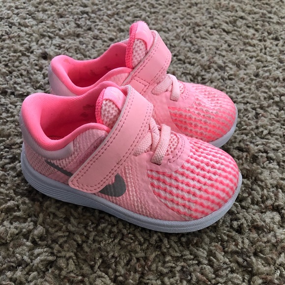 baby girl nike shoes